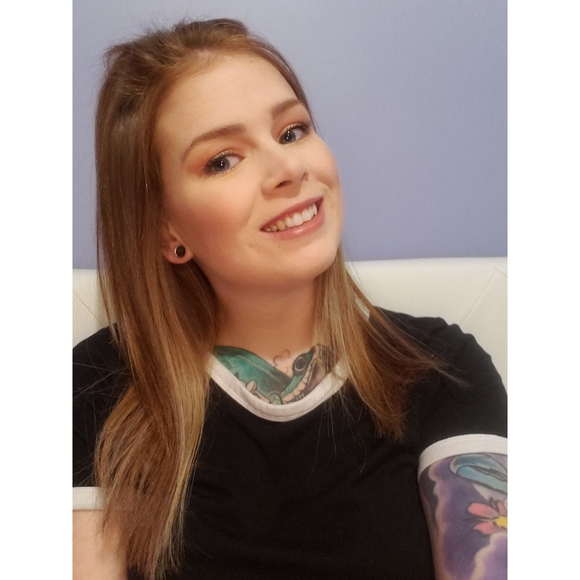 Meet your Posher, Cassandra - Picture 1 of 1